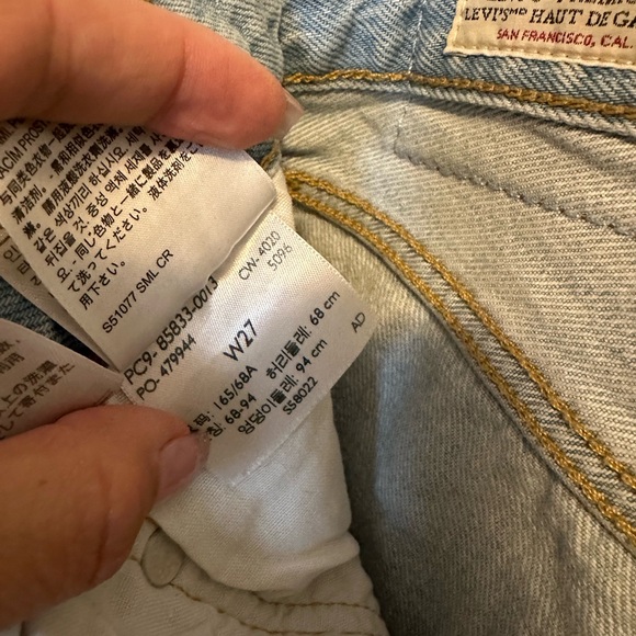 Levi’s 501 High Rise Boyfriend Fit Shorts - Picture 2 of 7